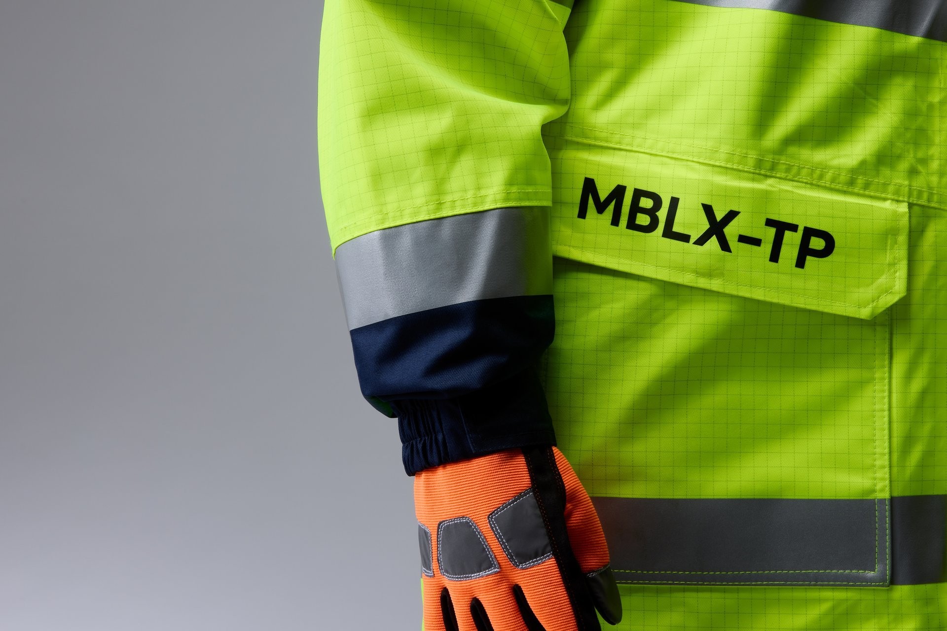 Explore Avery Dennison's durable customization & label printing for workwear. Create compliant, brand-enhancing uniforms with our heat press & Digiline™ solutions.